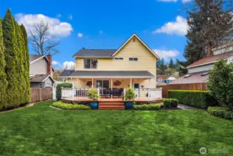Offered for the first time! Bothell is Buzzing, especially in Brackett's Landing!