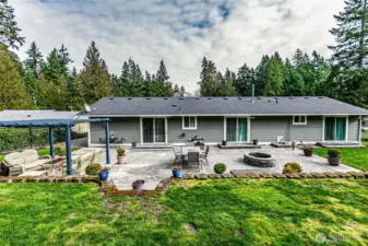 Huge entertainment Patio