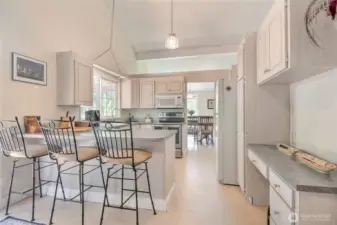 bar top  off kitchen