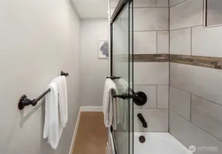 Beautiful tub and shower in the full bathroom.