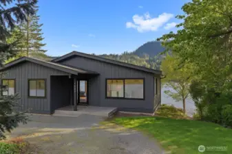 Virtual rendering of a potential window remodel and exterior painting