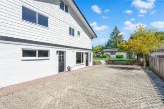 Expansive RV/Boat/Car parking