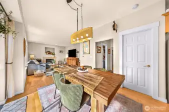 Light and bright dining room