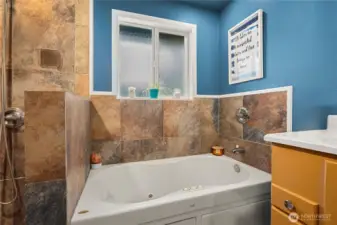 Jetted tub to relax on those stressful days at work.