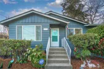 Front door without chair lift. Can be removed.