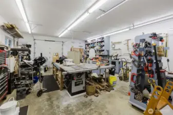 24 x 30  Shop  10ft ceiling - 8ft door (in back of picture) 9ft door on the front end of the shop.