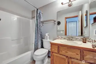 Hall / Guest bath