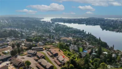 Yes, you can see peeks of the bridges from your top floor balcony!