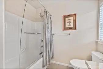 Full Bath for guest bedrooms