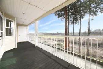 Balcony Has Natural Gass Hook-up