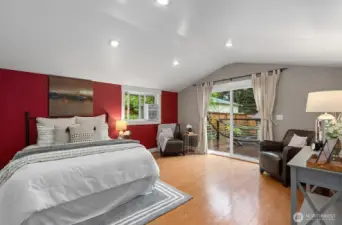 Large 2nd bedroom or 2nd living space