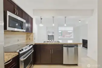 Stainless appliances, kitchen with amply counterspace and storage!