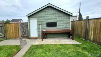 Garage comes with an outdoor washing table!