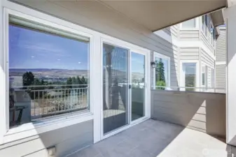 Covered deck w great valley views