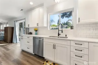 Stunning cabinetry, quartz counters, so beautiful!