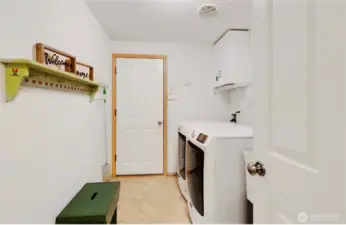 Utility room on mainfloor off garage