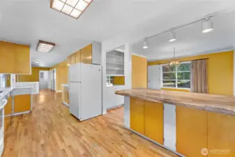 Kitchen and dining room to the right