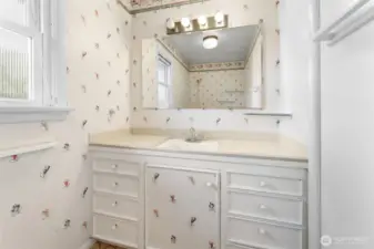 Full Bath on Main