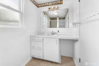 3/4 bath Lower