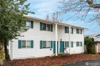 Great curb appeal with architecture that goes nicely with the area vibe.