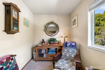 upper level, Bonus room/ office cont... different angle