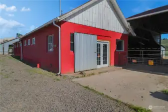 The former milking parlor offers incredible versatility, making it an ideal space to set up for veterinary care. Equipped with a sink and previously plumbed for a toilet, this functional building is well-suited for a variety of farming needs, adding a practical and functional to the farm.