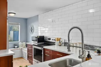 Kitchen w/ bench seating/dining