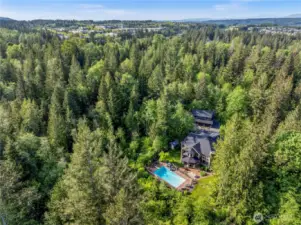 This secluded retreat feels like it is a world away, but you are 3 minutes to I90 (with no freeway noise!) and 5 minutes to Snoqualmie Ridge amenities.