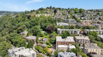 Large Kinnear Park just steps away.