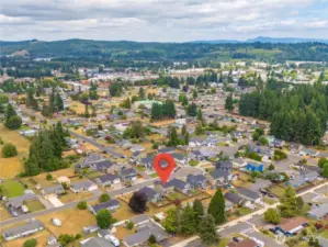 Home is close to schools, Borst Park, shopping and freeway