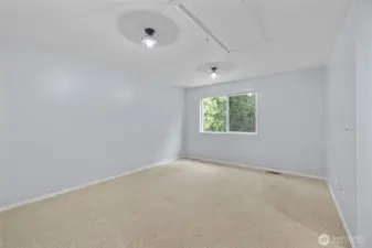 Upstairs bonus/flex space