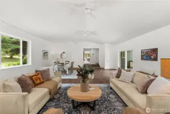 main living/dining room