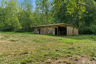 Walkin stalls at the back end of the field