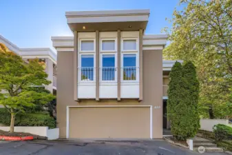 Bellevue Detached Condo. Lives like a house.
