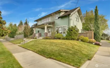 Corner lot charm just a short stroll to the lively Proctor District—home to shops, cafés, weekend markets, and easy access to freeways, Point Defiance Park, Ruston Way, and the bustling Tacoma waterfront.