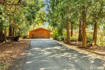 1438 Ann St NE - Driveway Entry