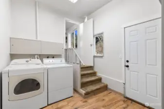 Indoor laundry room! Yes, the washer and dryer stay :)