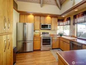 Furnished clubhouse kitchen makes entertaining a crowd so much easier.