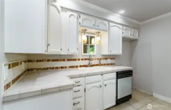 Compact Kitchen Packs alot of Storage & Space~
