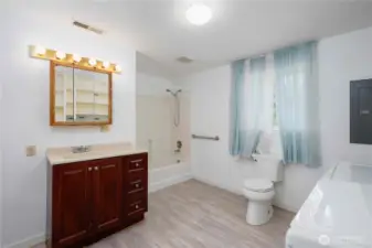 Unit B full bathroom.