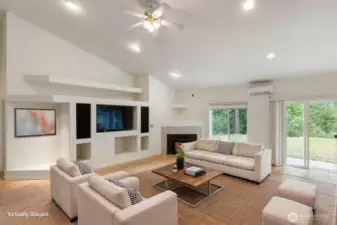 Large Great Room w/vaulted ceiling.  Virtually Staged