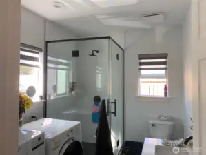 Shower & Laundry