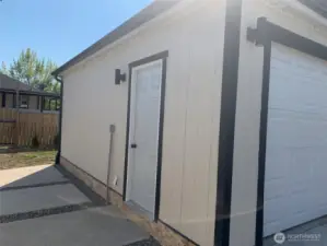 Detached garage