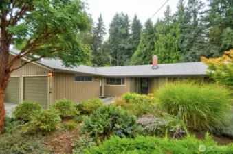 Tucked near the Carylon neighborhood, backing to Watershed park, this well kept & fun mid-century modern home waits for you!