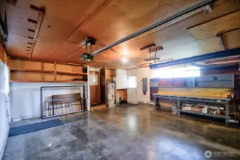 Double garage - tidy with workshop space!