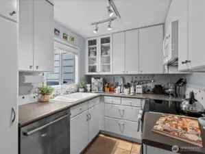 Cozy and bright kitchen with upgraded appliances