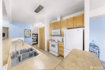 Large double sink to work in.