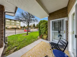 Entrance into the dining area from the patio.