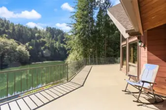 800 feet of waterproof deck