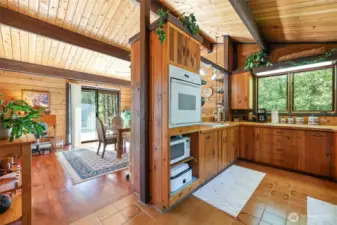 Spacious kitchen with breakfast bar